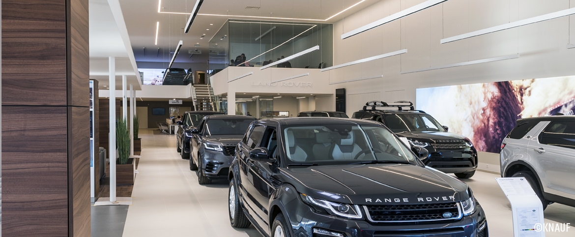 Les murs et les plafonds d'un showroom Les murs et les plafonds d'un showroom