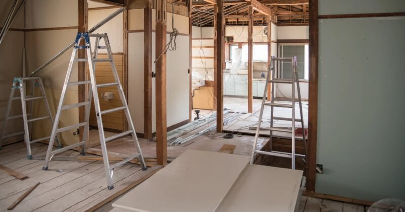 Rénover un plancher en bois : gitage, acoustique et double structure