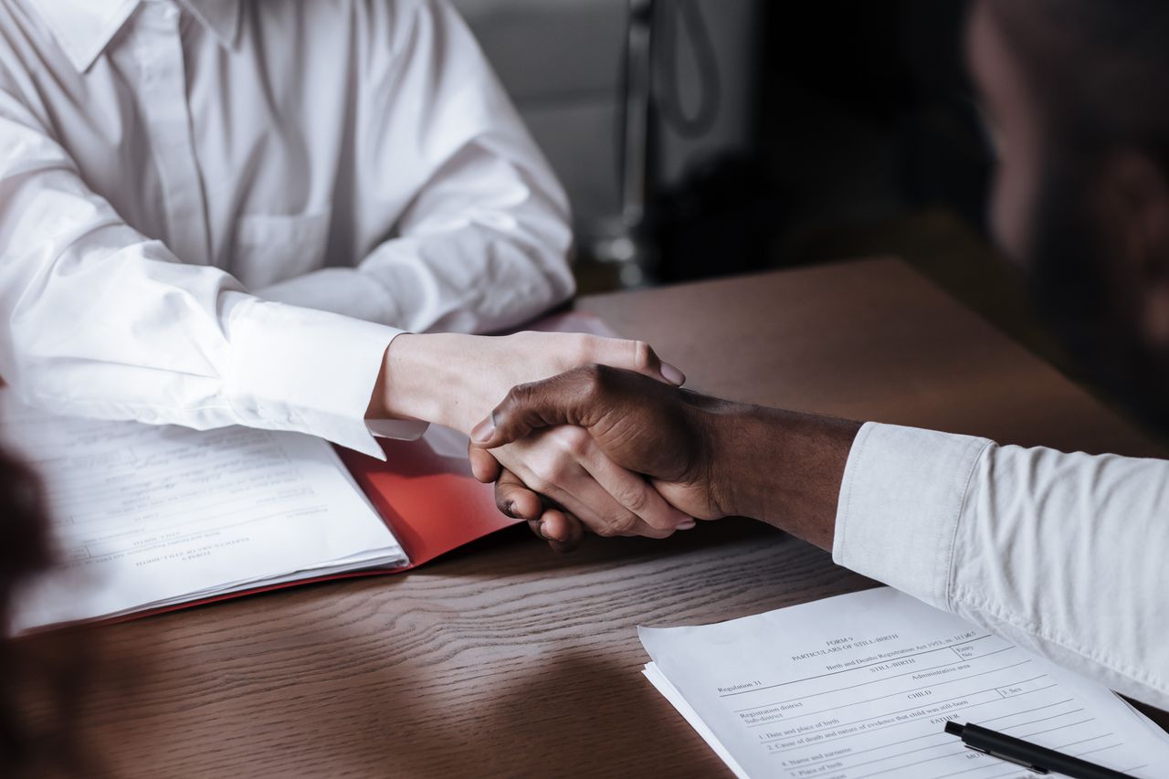 Signature d'un contrat avec un entrepreneur