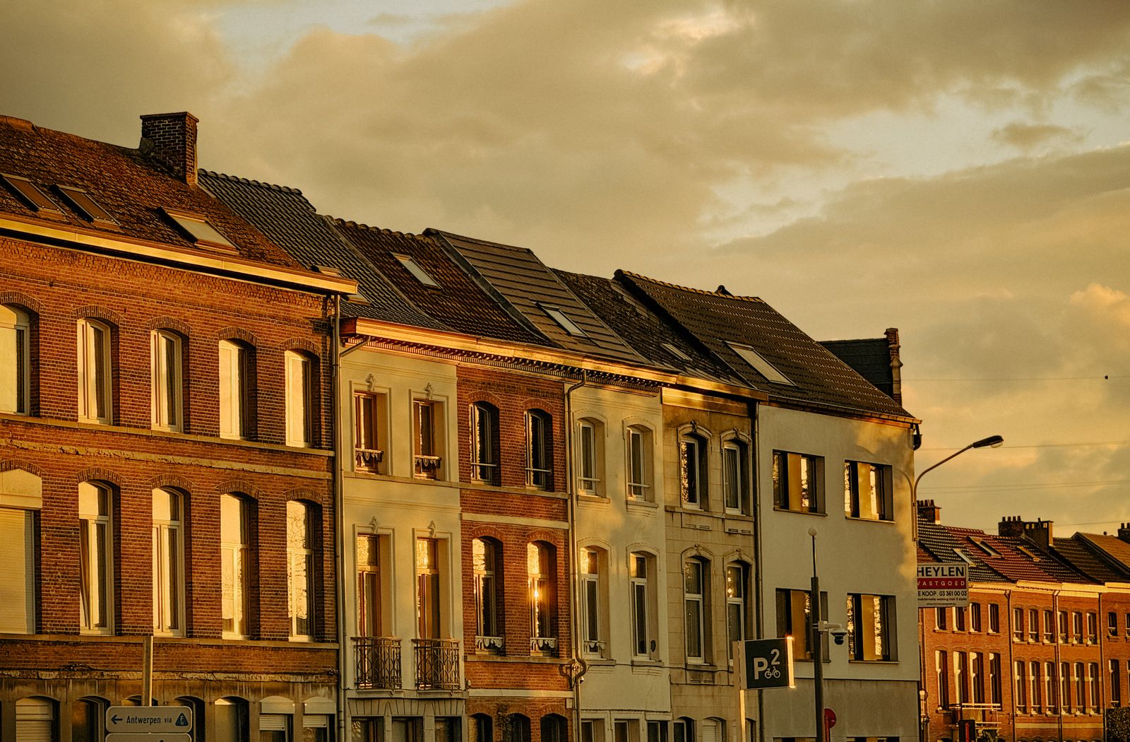%titre de l'article% Rangée de maisons : les logements concernés par la réglementation PEB en Wallonie
